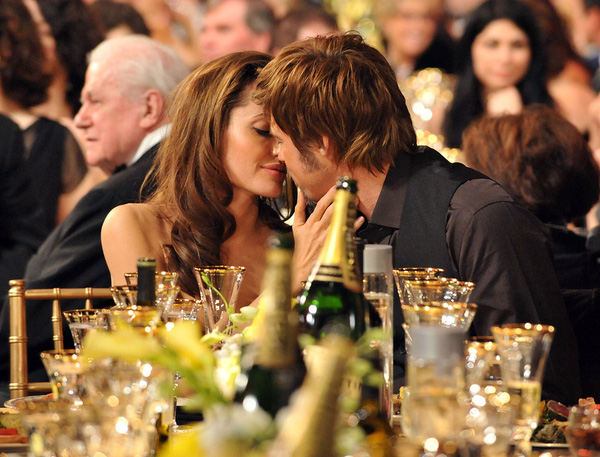 những khoảnh khắc ngọt ngào của Brad Pitt và Angelina Jolie