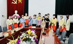gia đình Hoà Hương đã đến thăm hỏi và động viên 30 người bệnh K giai đoạn muộn khoa chống đau có hoàn cảnh nghèo khó